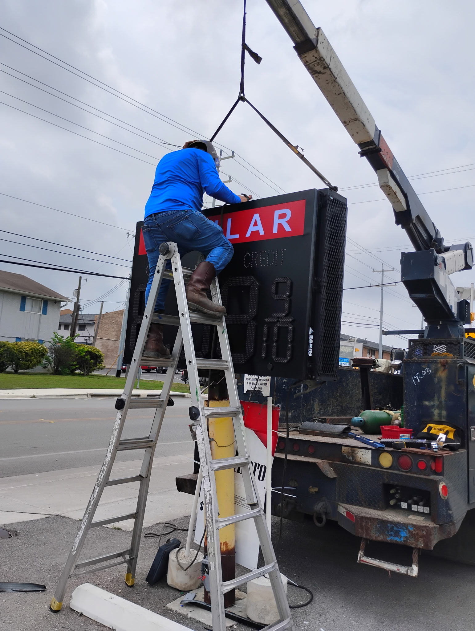 Gas Price Sign Installation
