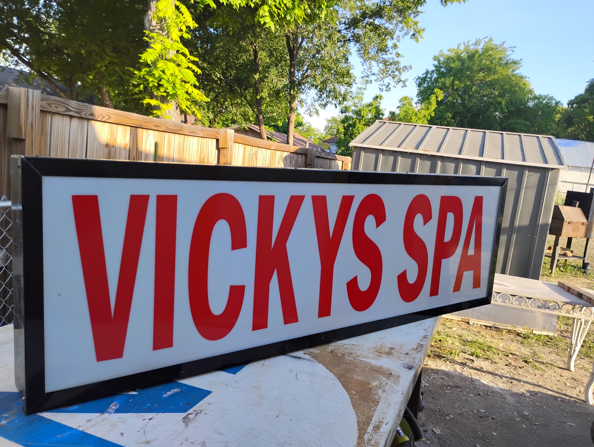 Vicky's Spa Sign